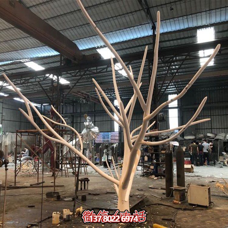 大型玻璃鋼雕塑，給酒店裝飾帶來創(chuàng)意景觀