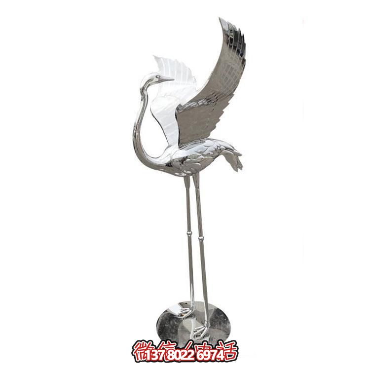 鏡面不銹鋼仙鶴雕塑，質(zhì)樸自然，展翅回頭