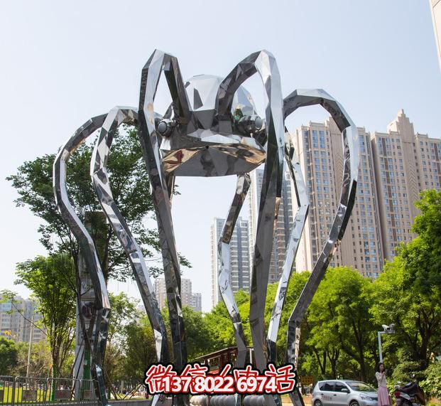 不銹鋼長腿螃蟹雕塑，為公園增添創(chuàng)意裝飾