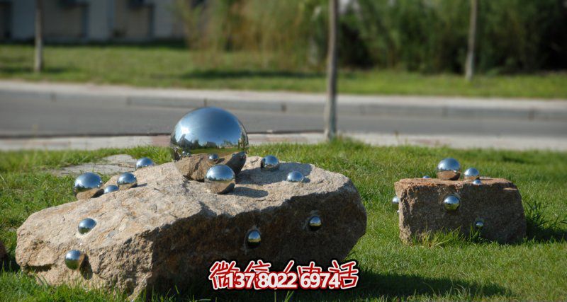雕塑般的不銹鋼球體，帶給您不一樣的公園創(chuàng)意