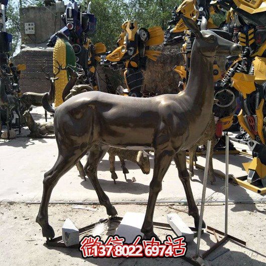 精美雕塑鹿，點(diǎn)綴園林景觀，增添藝術(shù)氣息