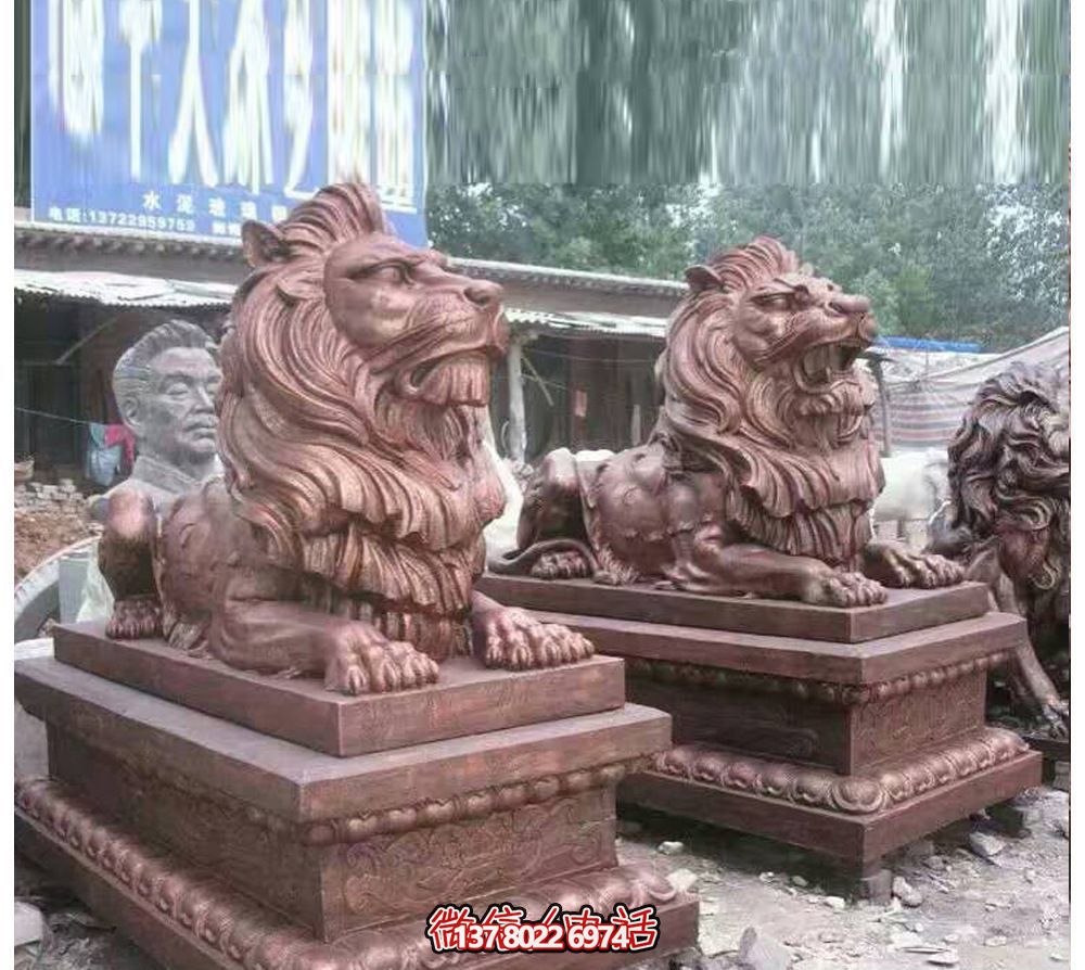 趴窩紅雕獅子仿真雕塑，守護晚霞鎮(zhèn)宅之美