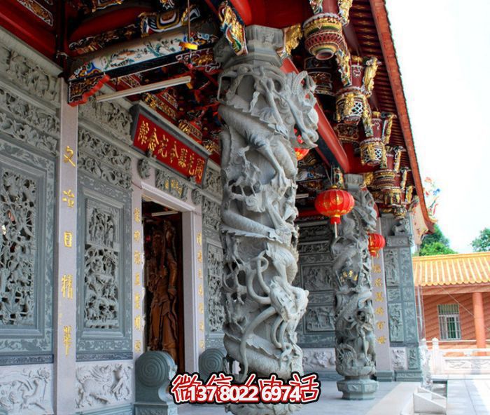 龍柱浮雕，裝飾寺廟門前景觀