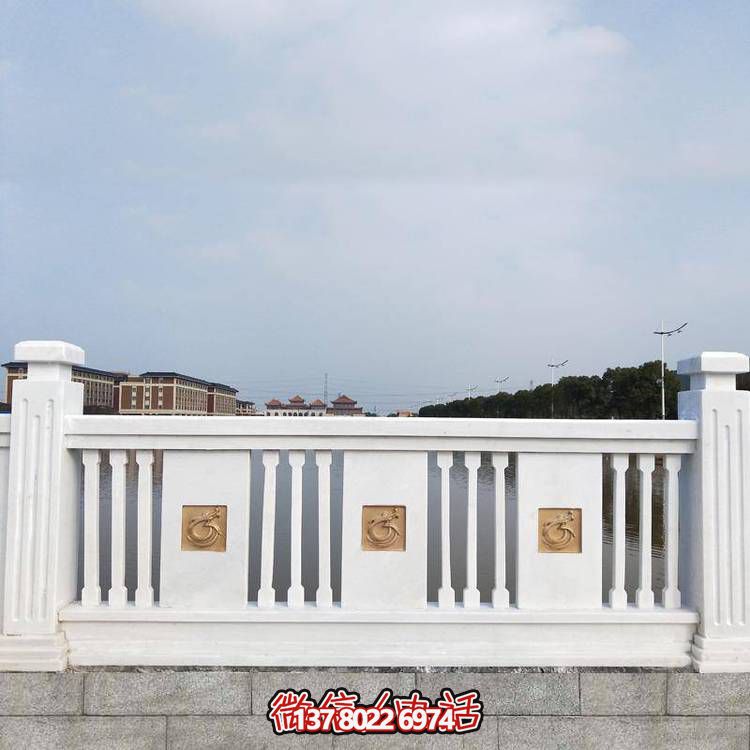 “羅馬柱式漢白玉歐式欄桿，為河道邊裝飾和防護”