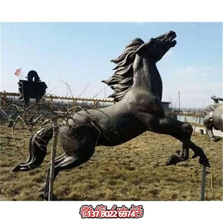 大型銅雕塑，為園林廣場擺放奔跑馬