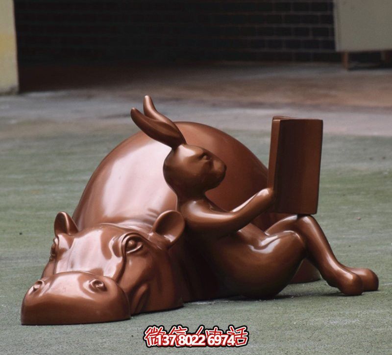 玻璃創(chuàng)意海馬雕塑，擺放于場內(nèi)，點(diǎn)綴你的生活