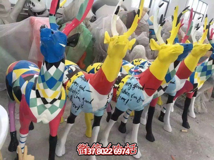 彩繪玻璃鋼鹿雕塑，商場、兒童樂園風格擺件